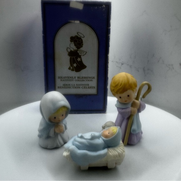 Avon Heavenly Blessings Nativity Collection The Holy Family 1986 - Picture 2 of 10